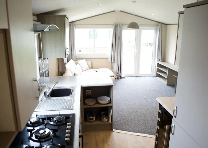 Cosy Cabin For 6 In Great Billing