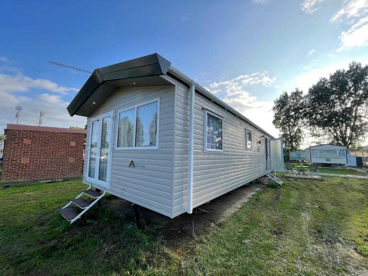 Cosy For 6 In Great Billing *