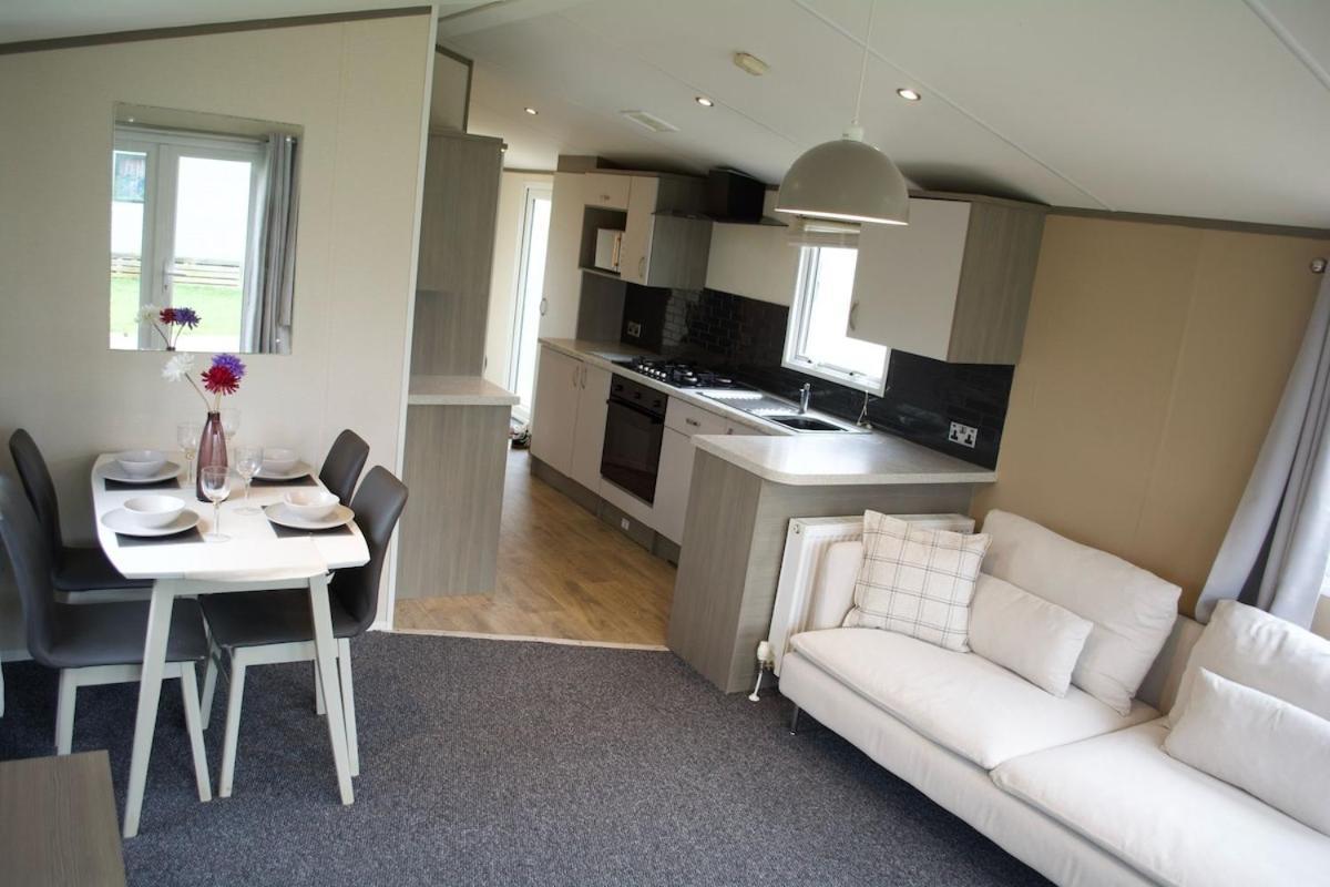 Cosy For 6 In Great Billing Campsite
